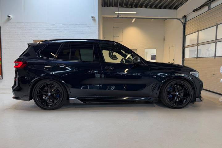 Sort BMW X5 fra 2020