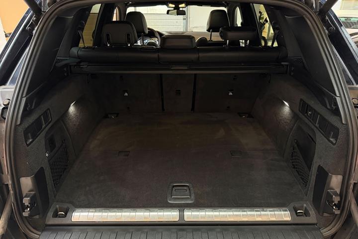 Sort BMW X5 fra 2020