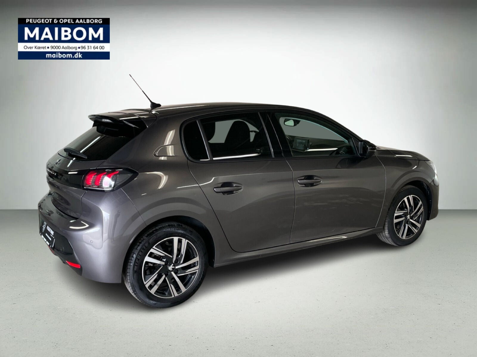 Sort Peugeot 208 fra 2023