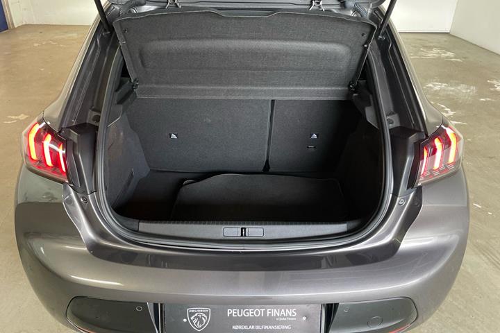 Sort Peugeot 208 fra 2023
