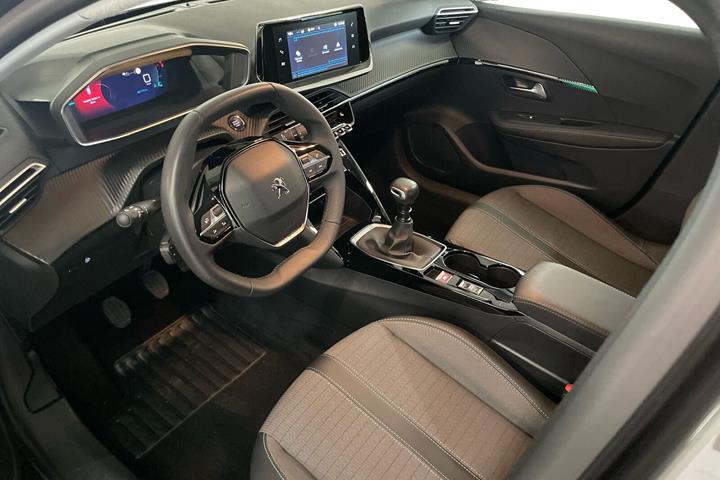 Sort Peugeot 208 fra 2023