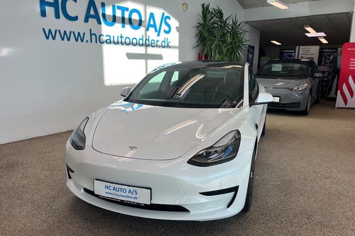 Hvid Tesla Model 3 fra 2021