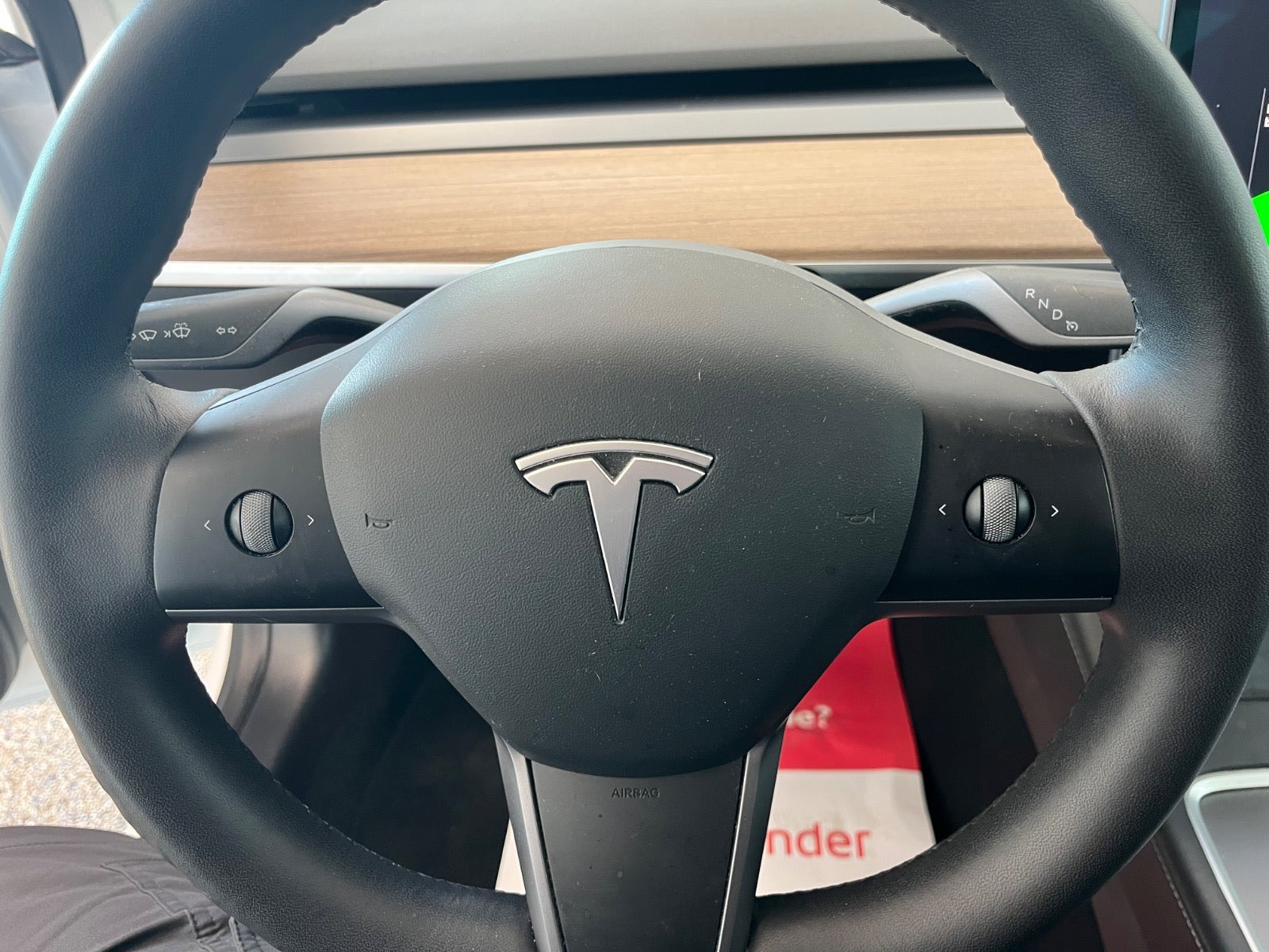 Hvid Tesla Model 3 fra 2021
