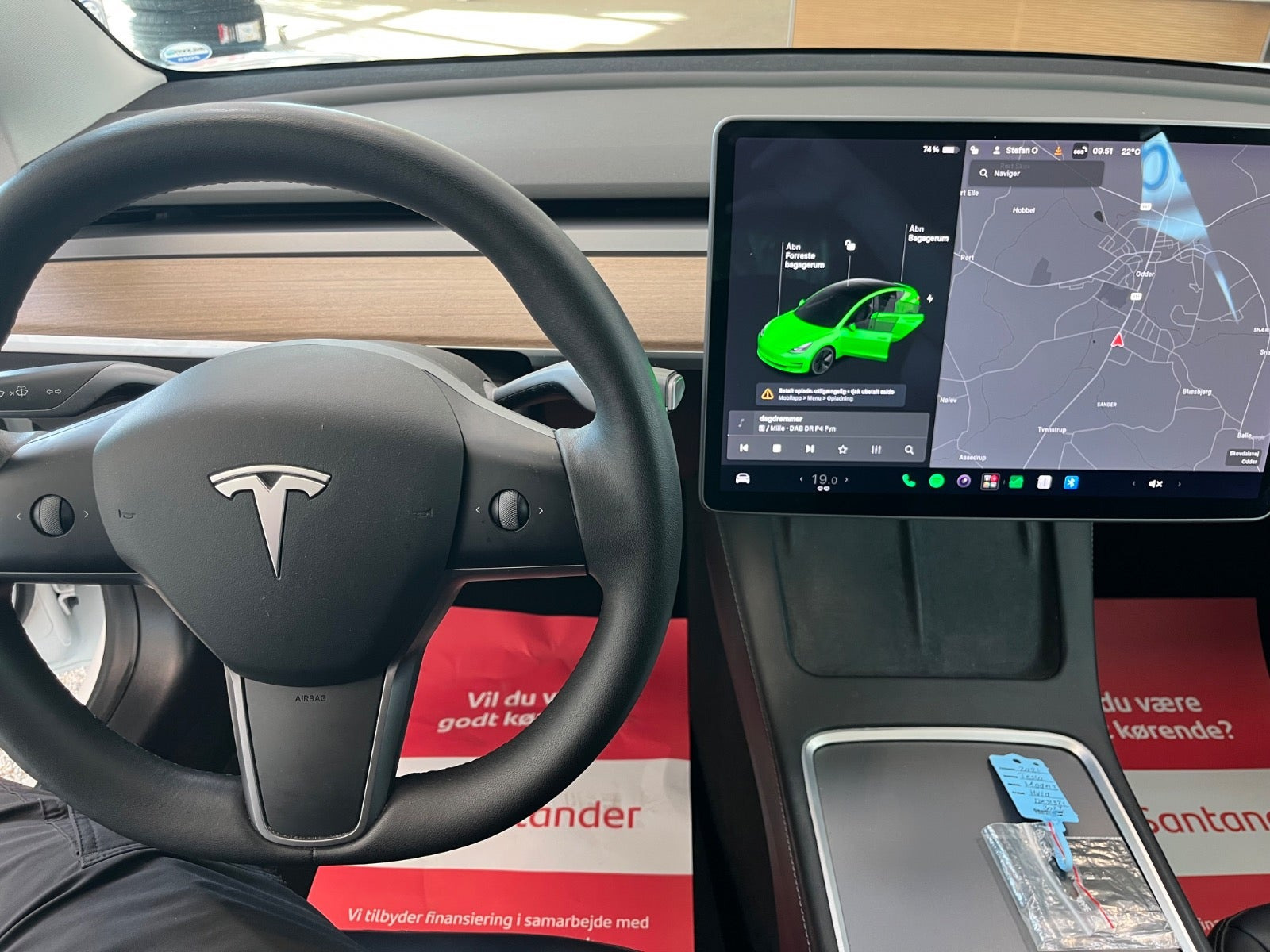 Hvid Tesla Model 3 fra 2021