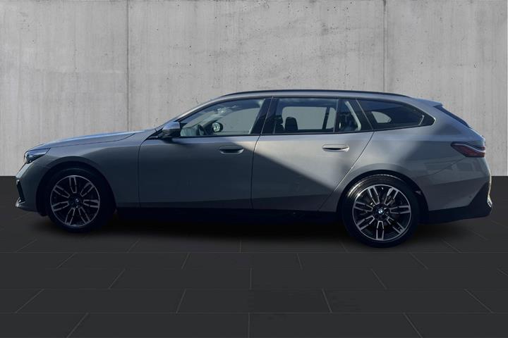 Orange BMW i5 fra 2026