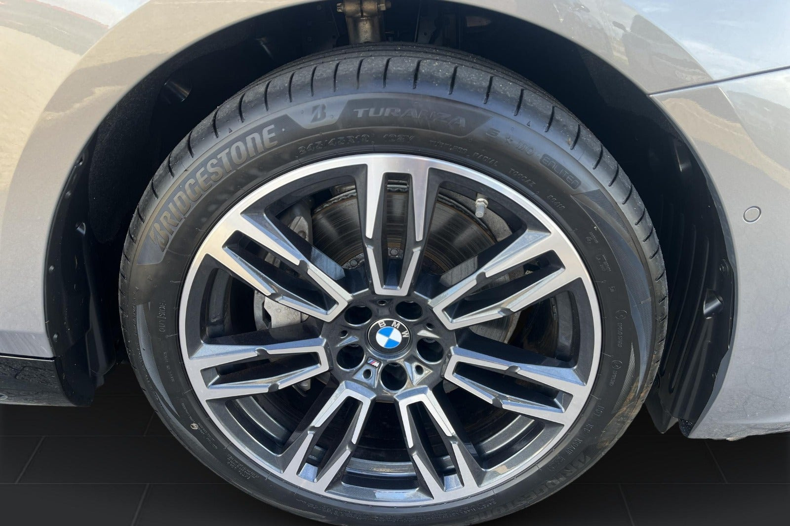 Orange BMW i5 fra 2026
