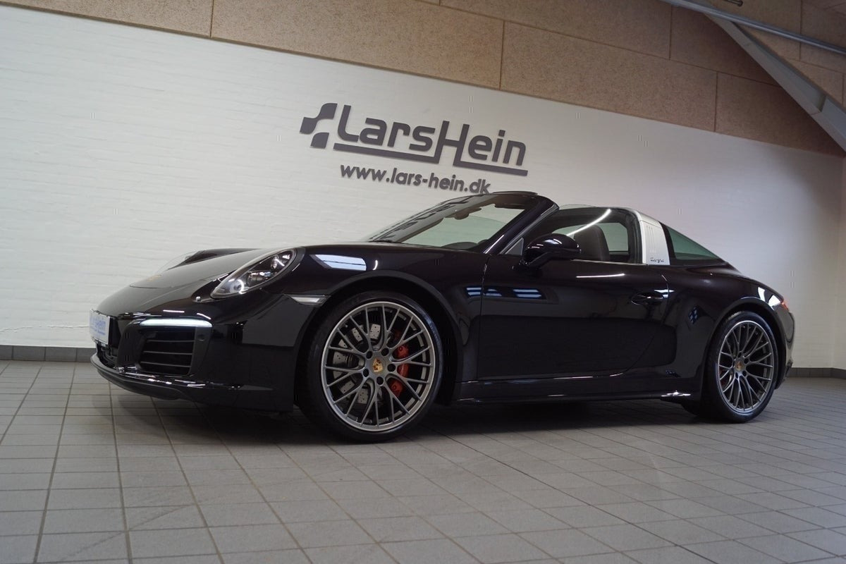 Sort Porsche 911 Targa 4S fra 2017