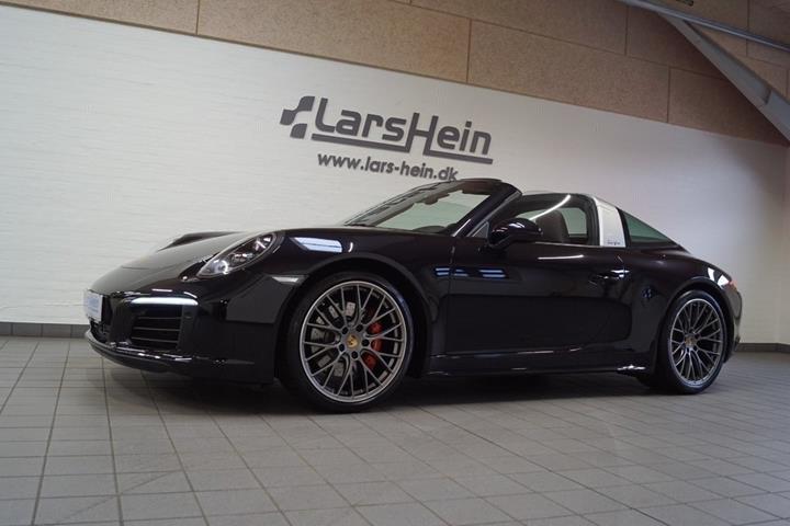 Sort Porsche 911 Targa 4S fra 2017