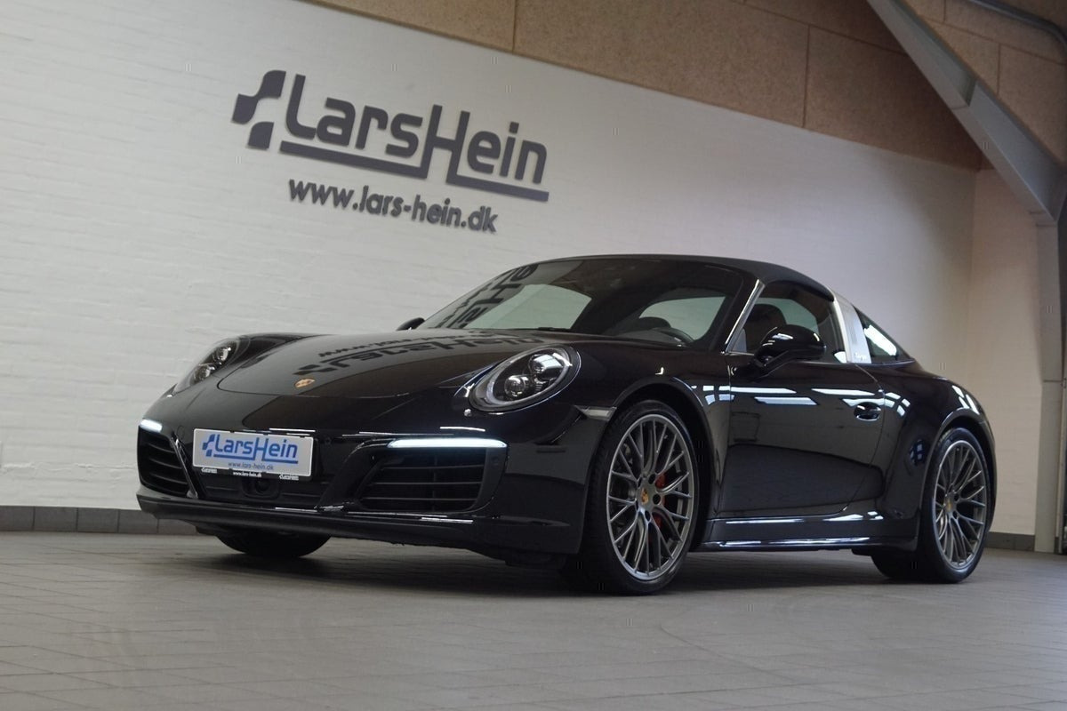 Sort Porsche 911 Targa 4S fra 2017