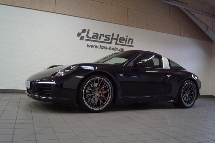 Sort Porsche 911 Targa 4S fra 2017