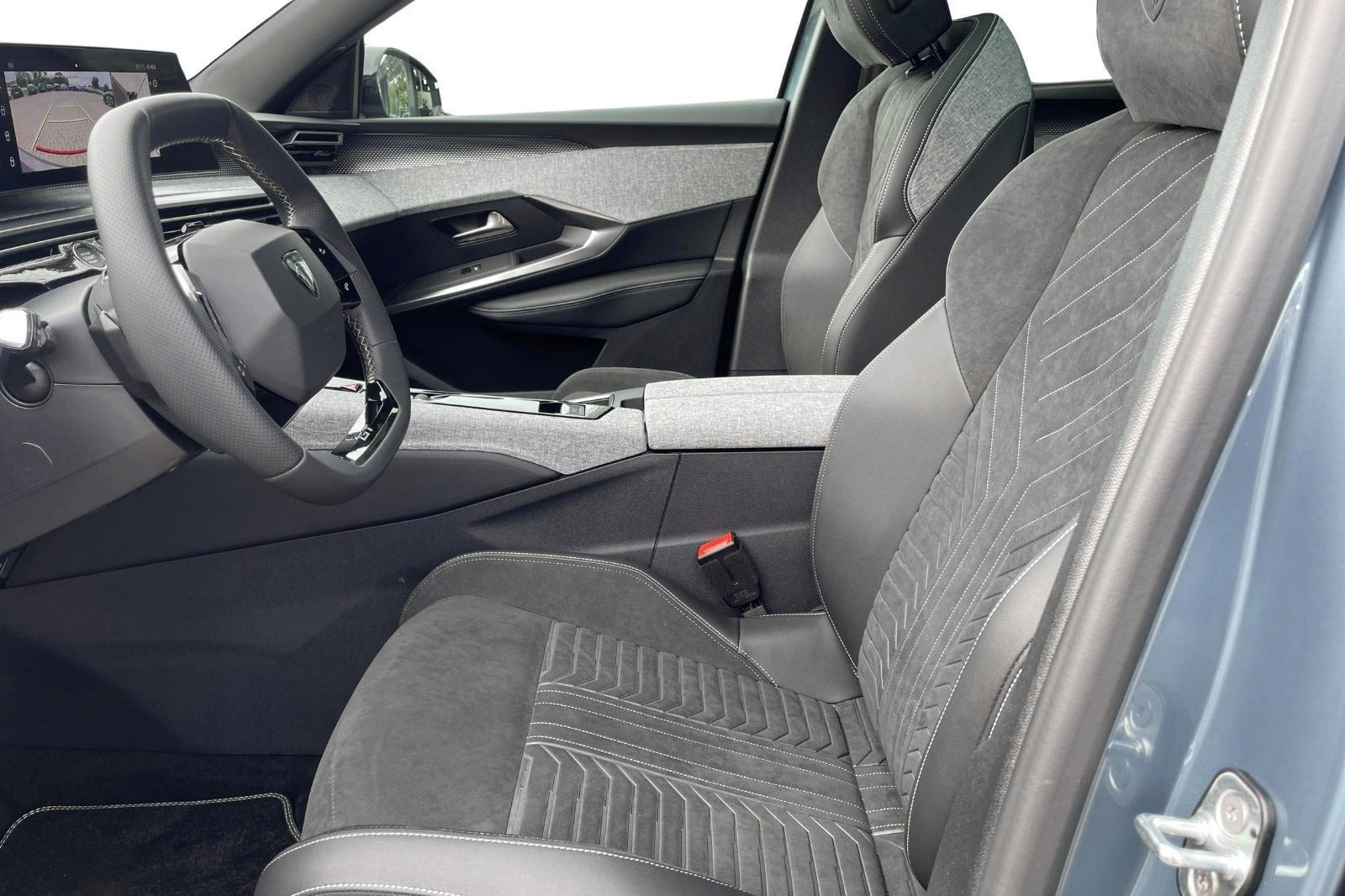 Blå Peugeot e-5008 fra 2026