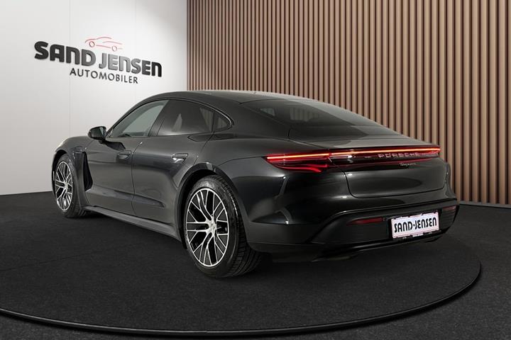 Grå Porsche Taycan fra 2025