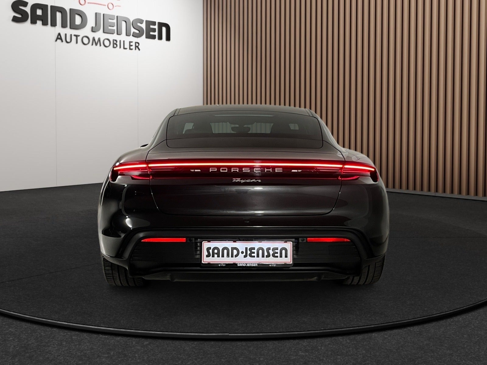 Grå Porsche Taycan fra 2025