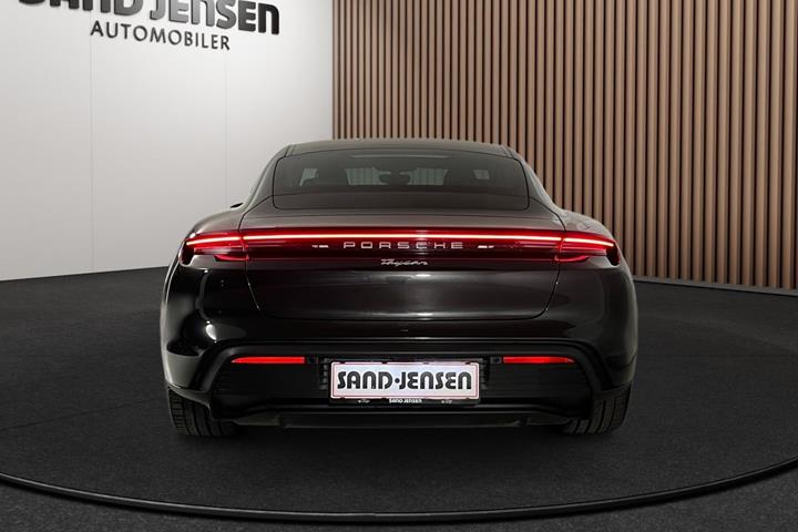 Grå Porsche Taycan fra 2025