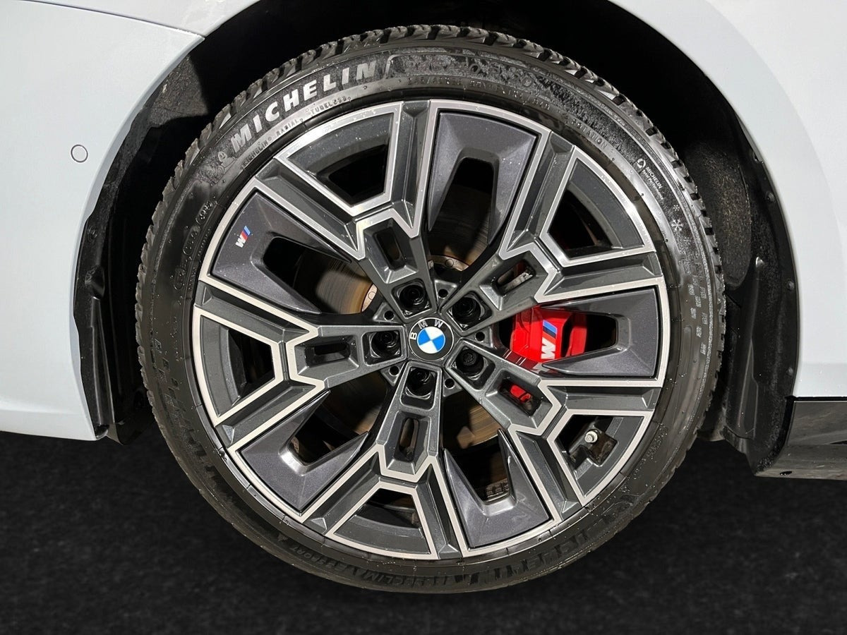 Grå BMW i5 fra 2026