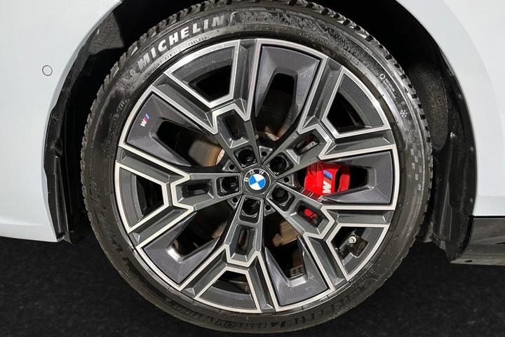 Grå BMW i5 fra 2026