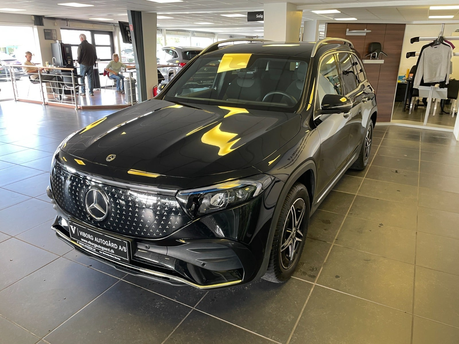 Sort Mercedes EQB250+ fra 2026