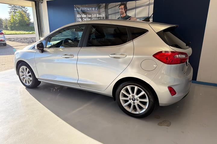 Sølv Ford Fiesta fra 2020