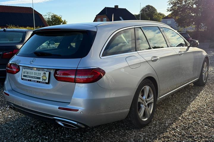 Sølv Mercedes E220 d fra 2017
