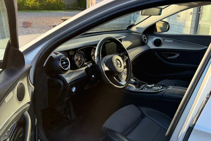 Sølv Mercedes E220 d fra 2017