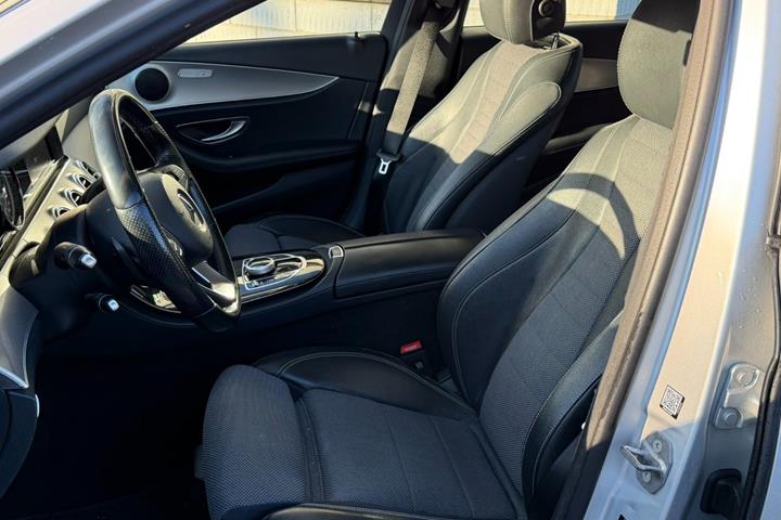 Sølv Mercedes E220 d fra 2017