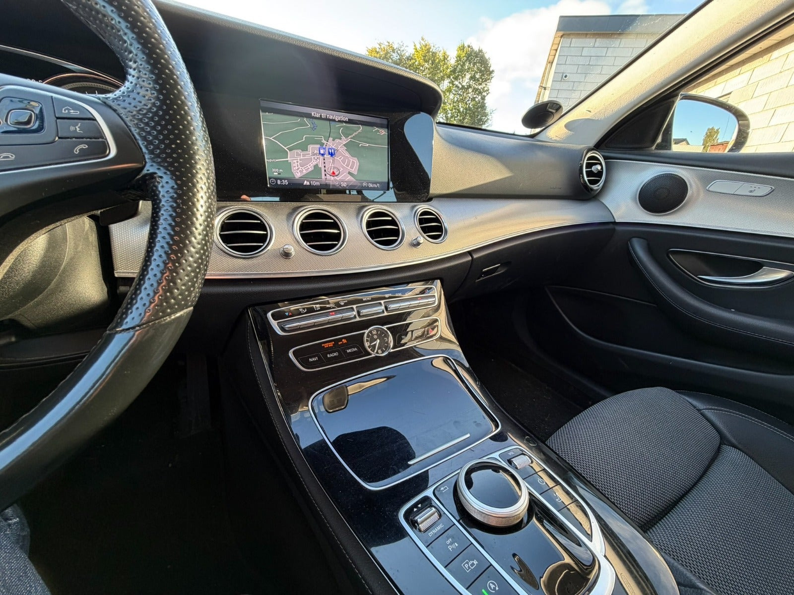 Sølv Mercedes E220 d fra 2017