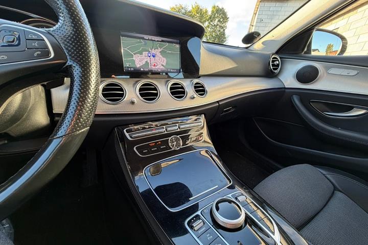 Sølv Mercedes E220 d fra 2017