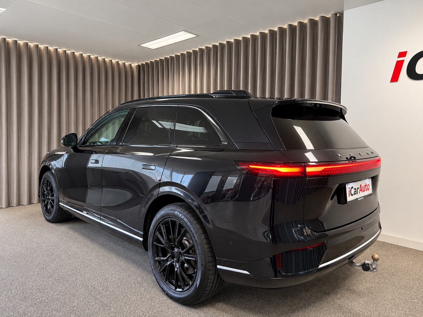 Sort Xpeng G9 fra 2024