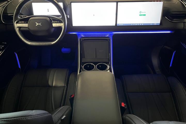 Sort Xpeng G9 fra 2024