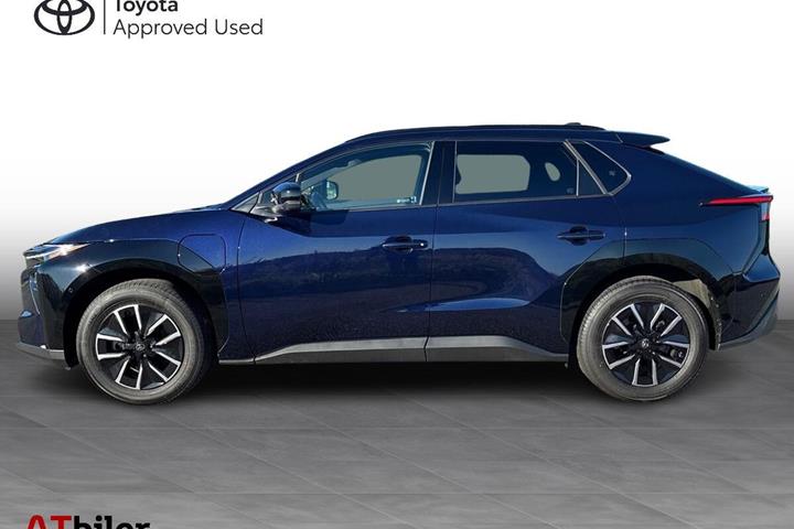 Blå Toyota BZ4X fra 2026