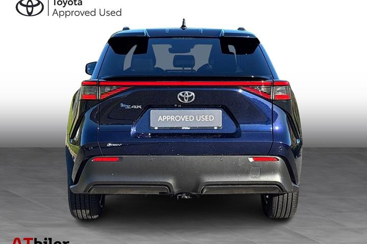Blå Toyota BZ4X fra 2026
