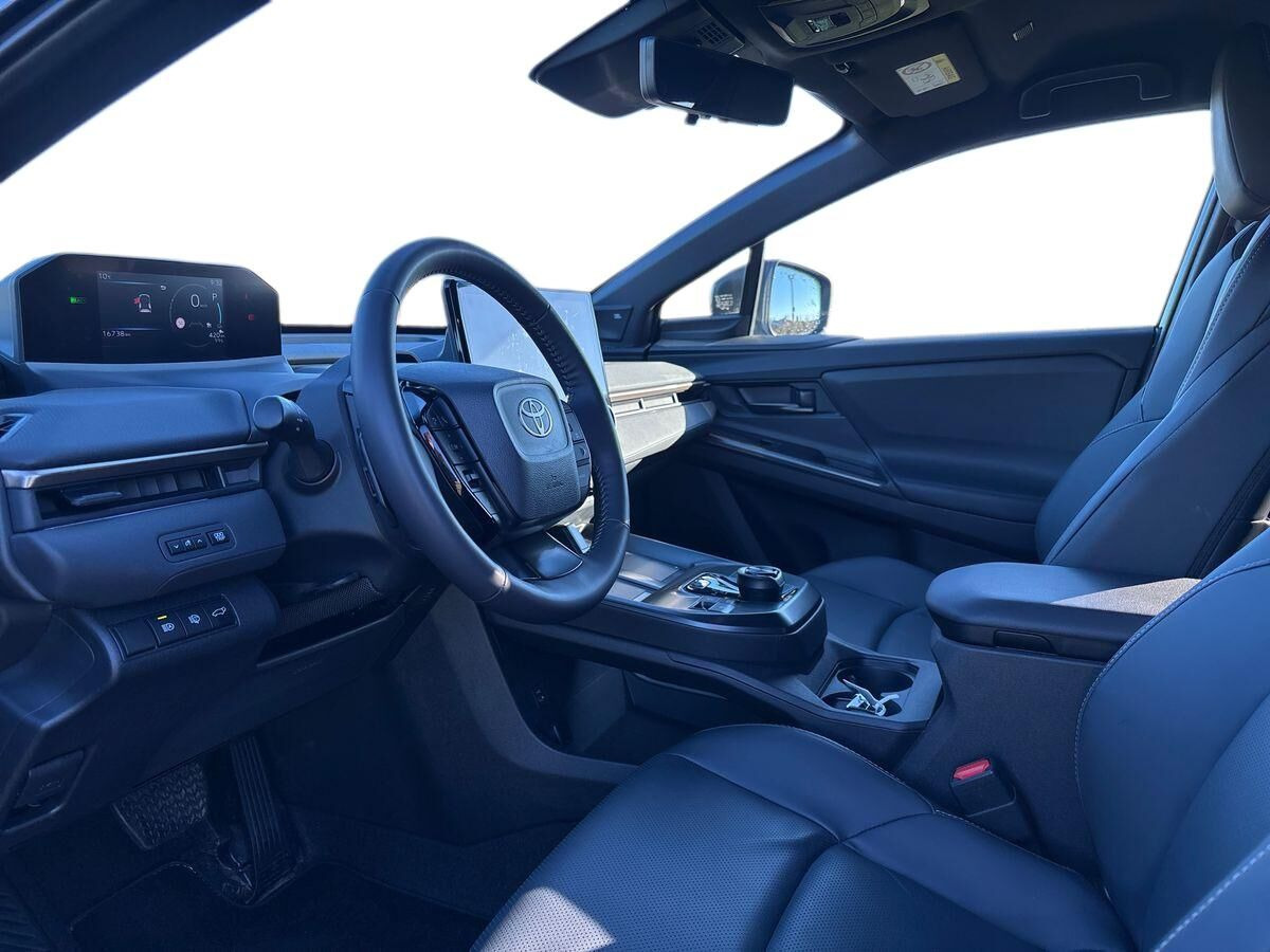Blå Toyota BZ4X fra 2026