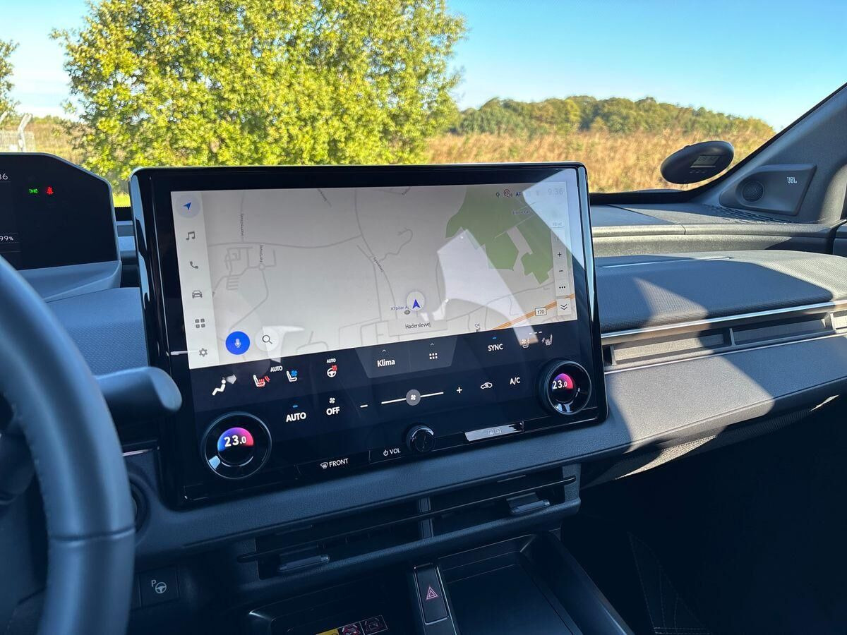 Blå Toyota BZ4X fra 2026