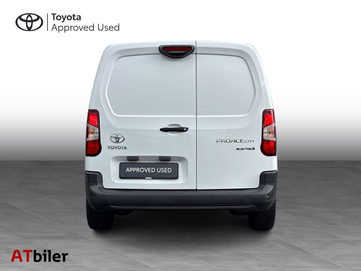 Hvid Toyota Proace City Electric fra 2023