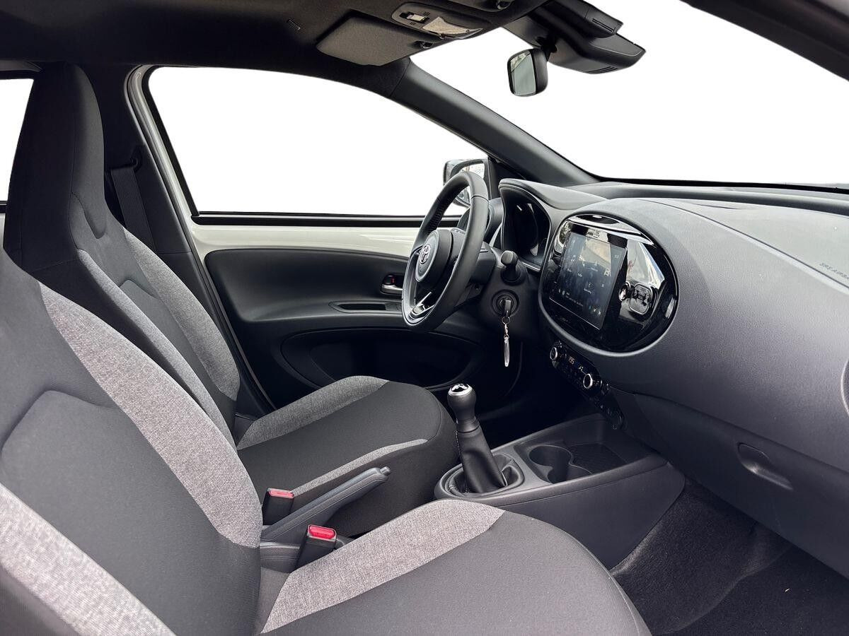 Hvid Toyota Aygo X fra 2025