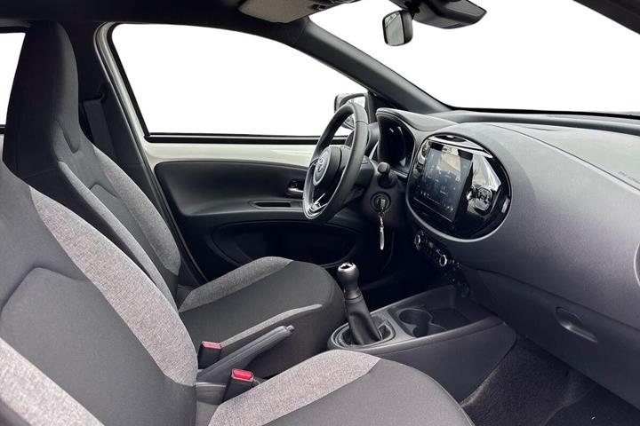 Hvid Toyota Aygo X fra 2025
