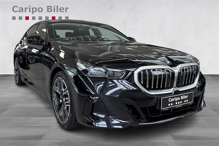 Sort BMW i5 fra 2025