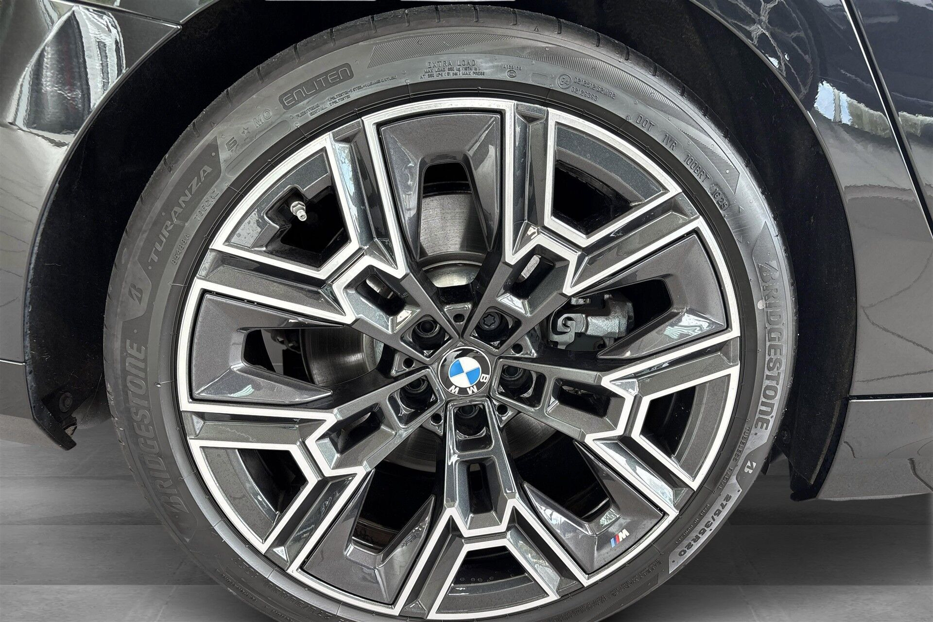 Sort BMW i5 fra 2025
