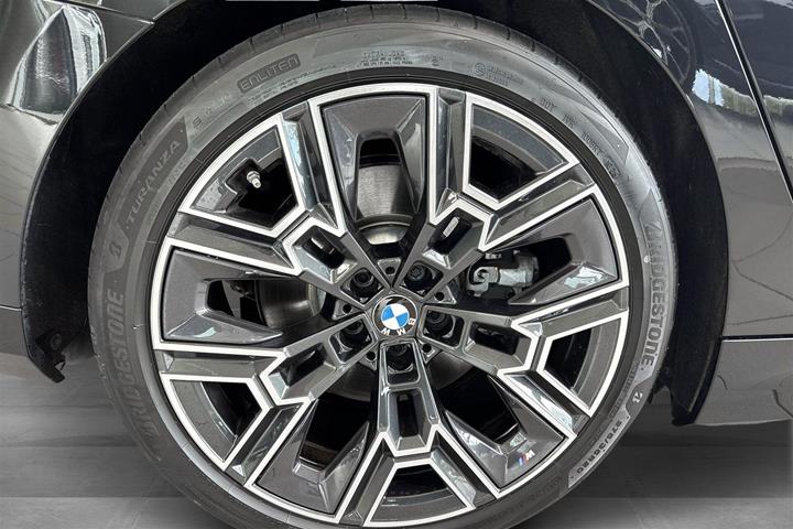 Sort BMW i5 fra 2025