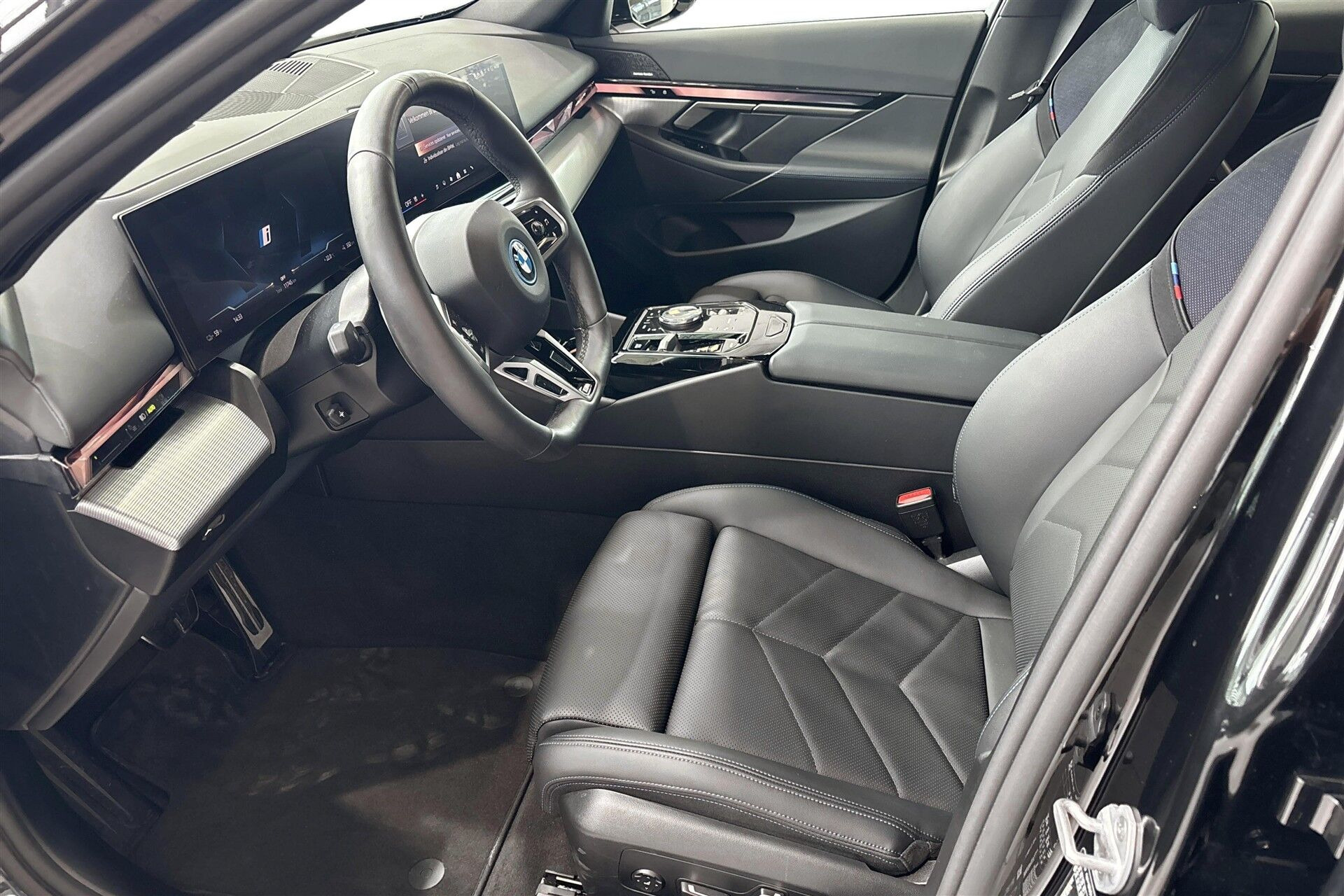 Sort BMW i5 fra 2025