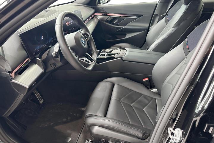Sort BMW i5 fra 2025