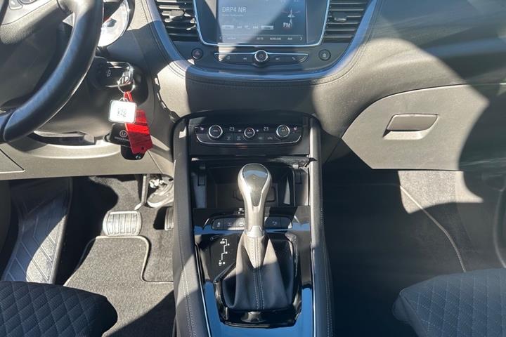 Grå Opel Grandland X fra 2020