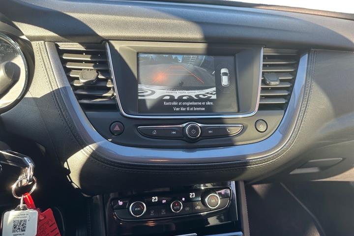 Grå Opel Grandland X fra 2020