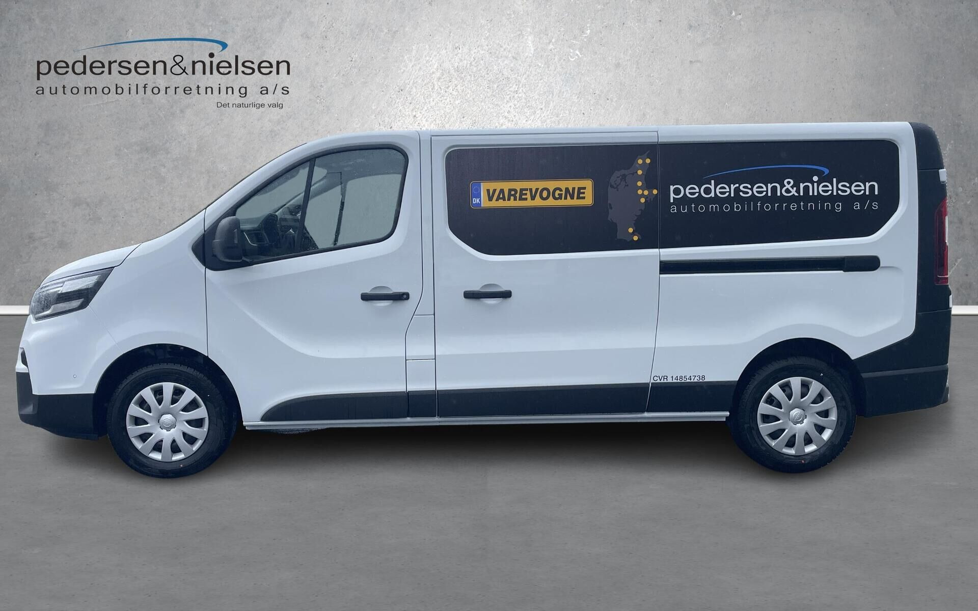 Grå Nissan Primastar fra 2026