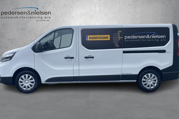 Grå Nissan Primastar fra 2026