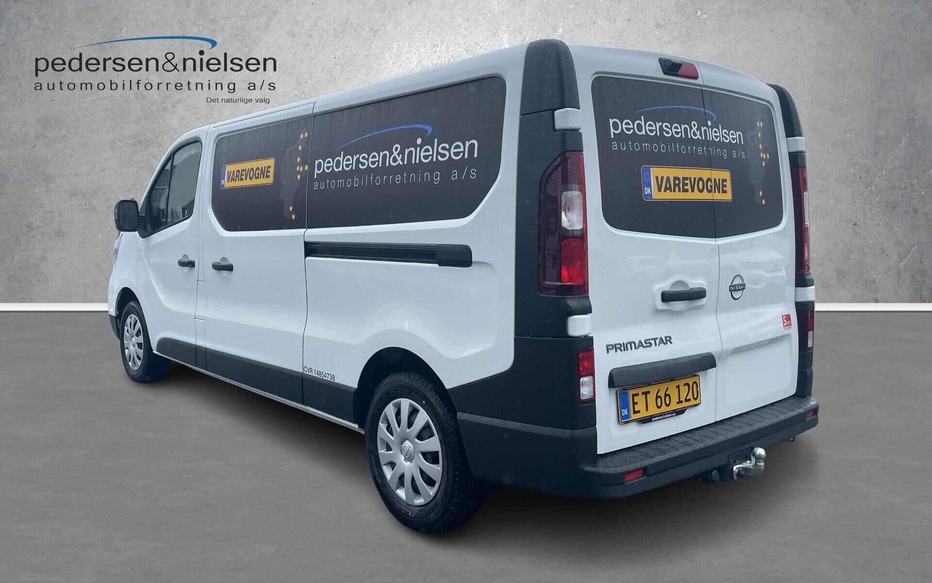 Grå Nissan Primastar fra 2026