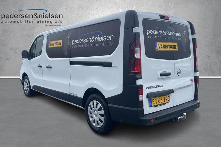 Grå Nissan Primastar fra 2026