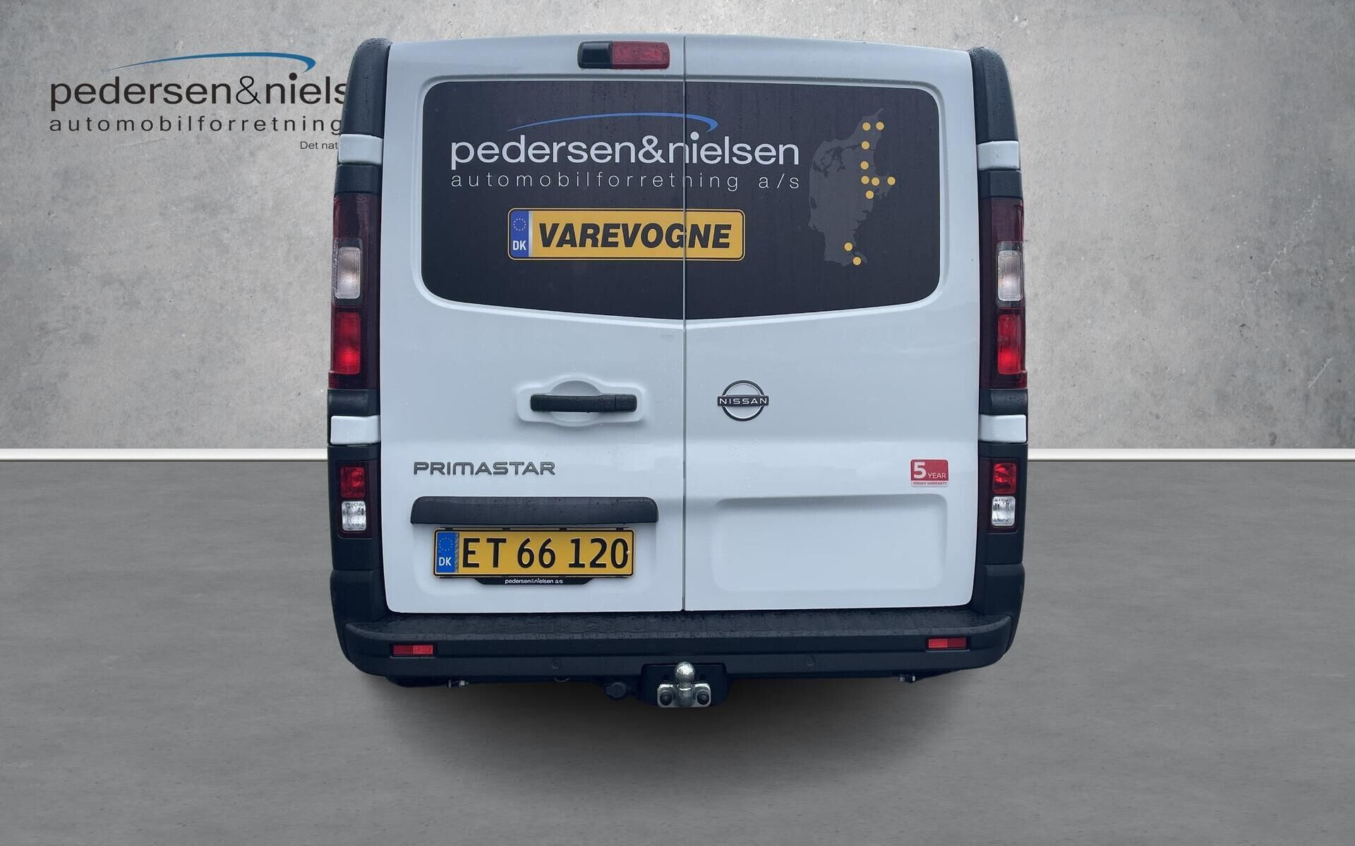 Grå Nissan Primastar fra 2026