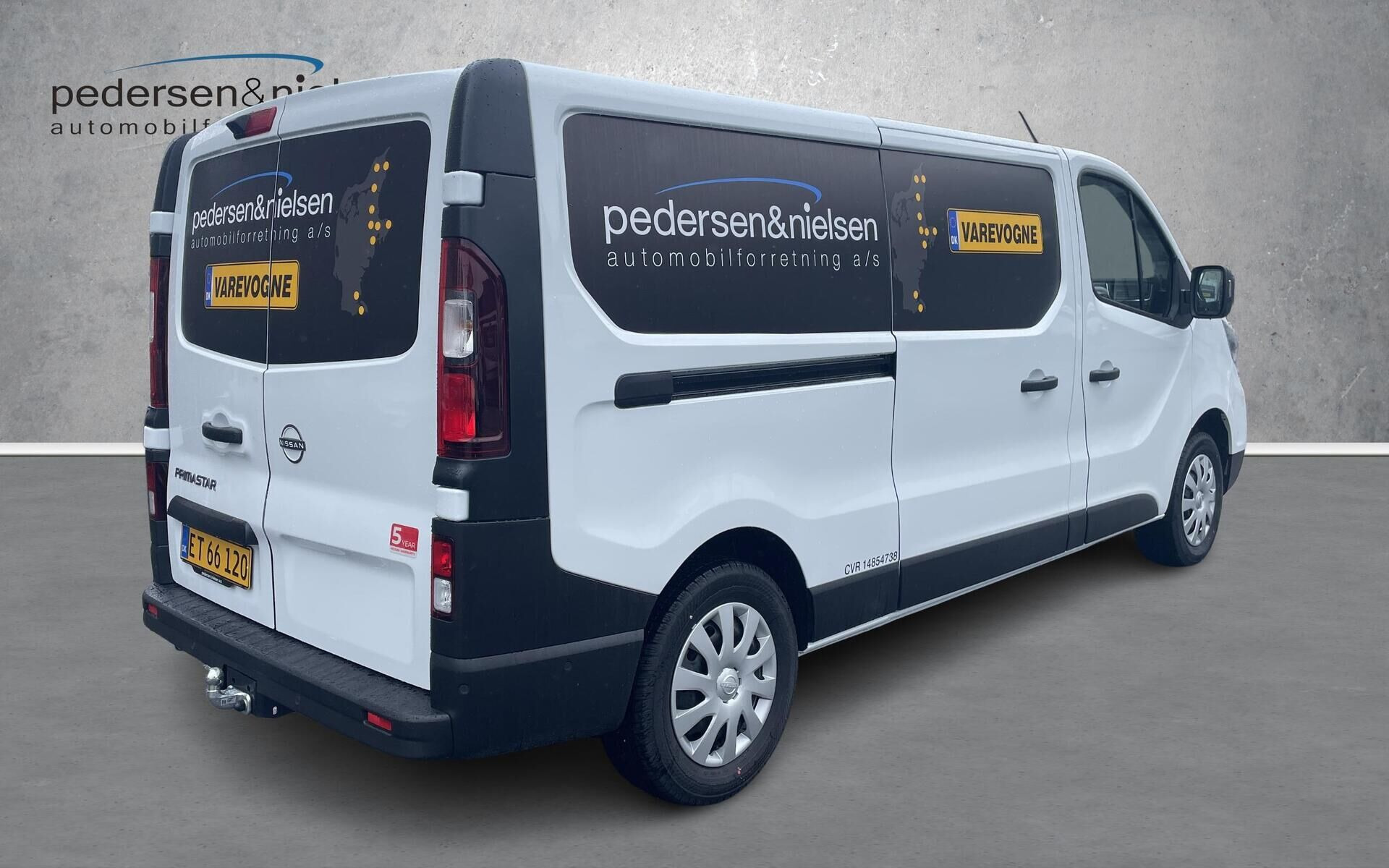 Grå Nissan Primastar fra 2026