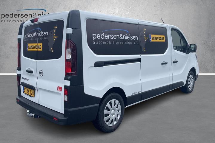 Grå Nissan Primastar fra 2026